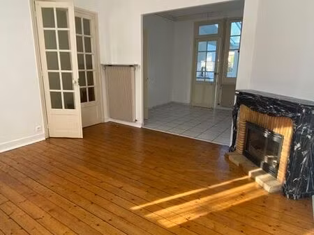 maison 100m2 avec jardin 140m2 : 1025/mois (dont 25 charges)