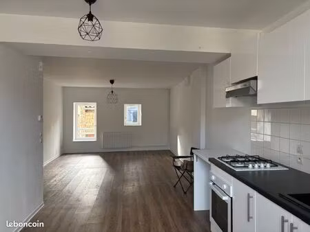 à louer : duplex t3 lumineux à tossiat (bourg sud) pouvant être libéré au le 1er mars