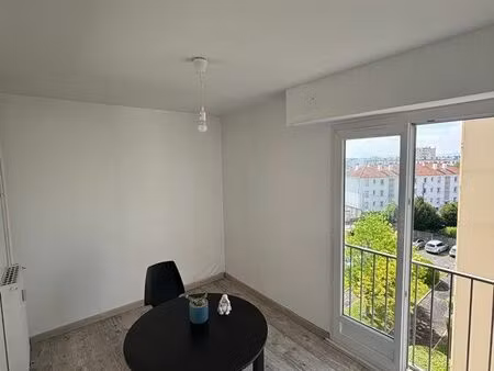 ? studio 22m² - grigny centre-ville (blanc manteaux)