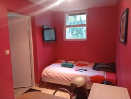 studio entièrement meublé et équipé