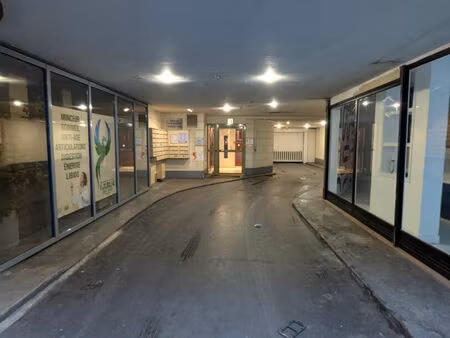 parking / box les lilas 13 m2