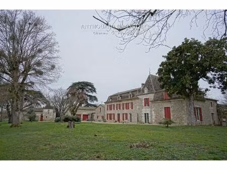 château rénové sur environ 38ha