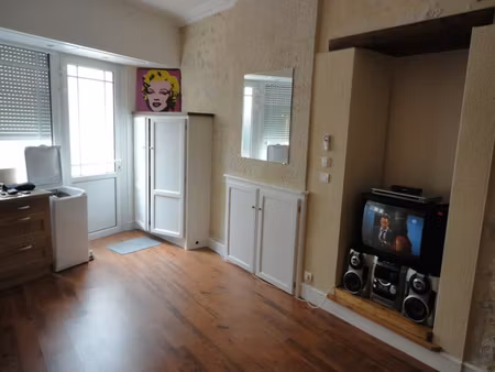 à louer à saintes : appartement 2 pièces