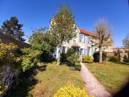 belle maison en pierres