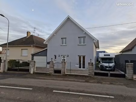 maison avec double portail (pour camping-car  bateau  remorque  etc..)