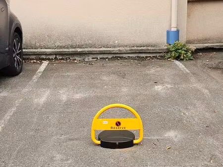 location parking extérieur gare marly