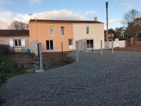 maison de campagne a proximité de la roche sur yon