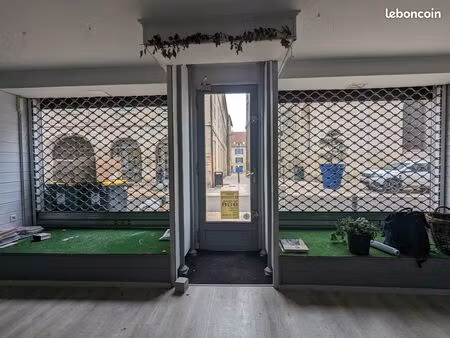 location local commercial