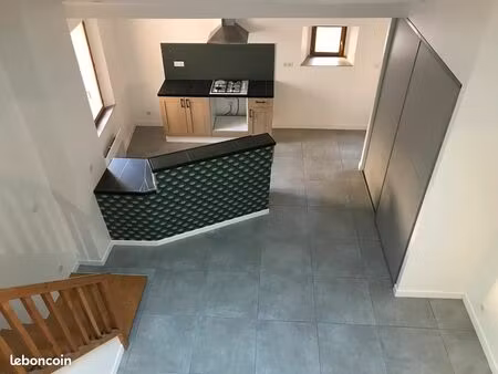 grand t1 avec mezzanine très lumineux et climatisé