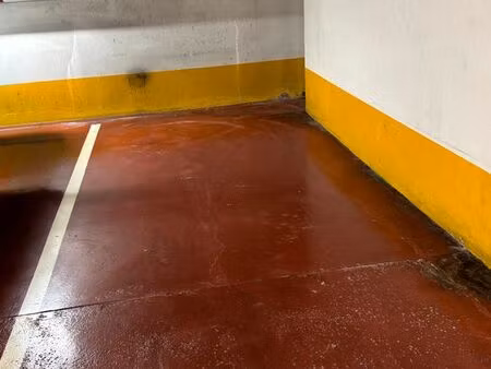 location place de parking centre commercial italie 2