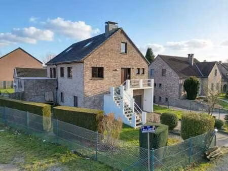 immeuble de 2 apparts en ordre dont 1 loué!