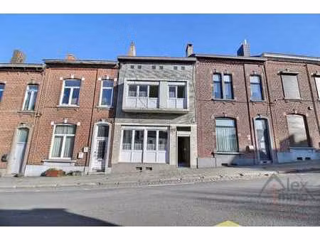 maison de maître de caractère face à l'institut jean jaurès