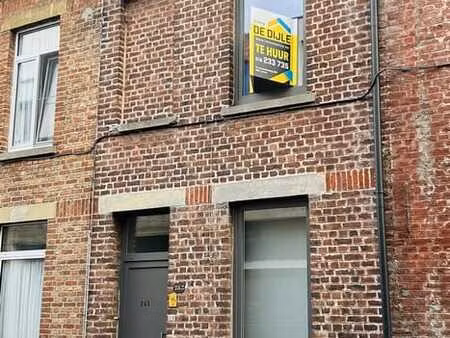 knusse  instapklare gezinswoning met tuin