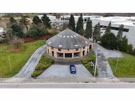 250 m² de bureaux  garage et 2 appartements à 1 min de l'e40