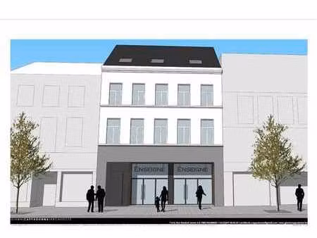 vaste immeuble avec permis (surface comm./3 appart.)