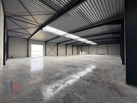 984 m² magazijn te huur in ieper