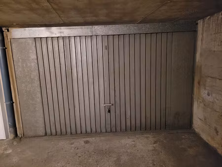 location parking 17 m² à chaville (92370)  120 €