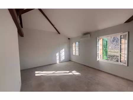 location appartement  m² t-3 à riez  895 €