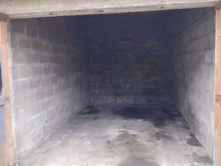 location garage box et parking au mans ronceray - glonnières (72000) : à louer / 16m² le m