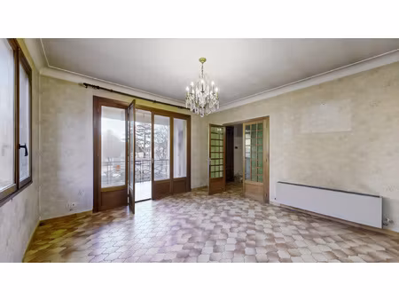 duplex centre village  4 chambres  grenier  double garage