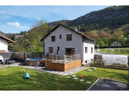 maison de 115m2 avec 808m2 de terrain exposée sud-ouest.