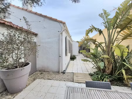 a vendre maison t4 de plain-pied a la couronne/carro proche plage