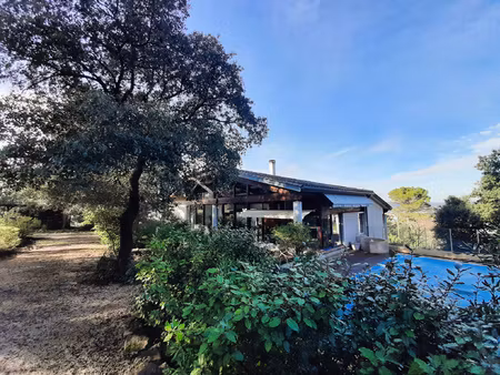 exlusivite ! villa d'architecte avec piscine resolument tour