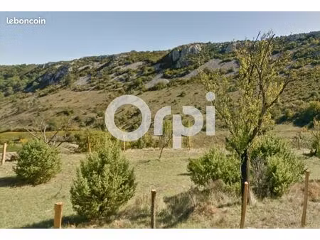 terrain 5 830 m² gras