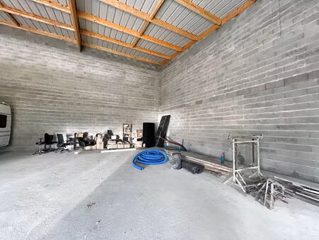 entrepôt avec grand terrain  kerchopine