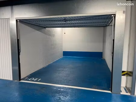 garage/box 16m2 à louer  rueil malmaison