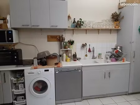 t3 en rez de chaussée de 60m² avec cuisine équipée en centre ville de peyrehorade