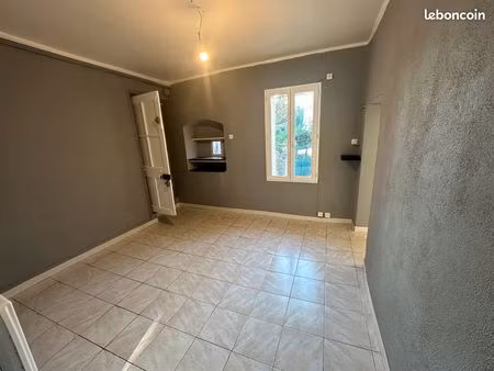 a louer très bel appartement de type ii à louer sur saussines