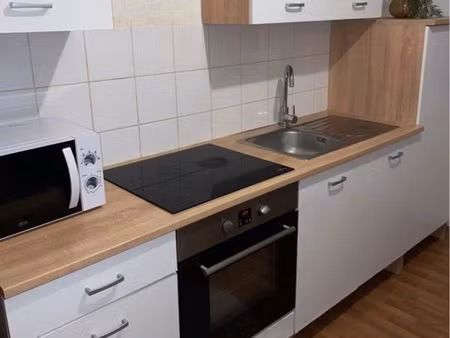 t2 meublé 45 m² – maison rénovée – centre villeneuve-l’archevêque