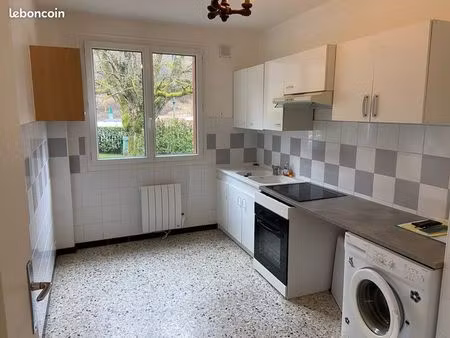 loue t2 dans petite résidence