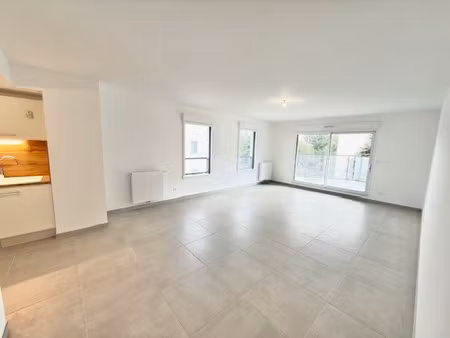 3 pièces au 1er étage avec extérieur