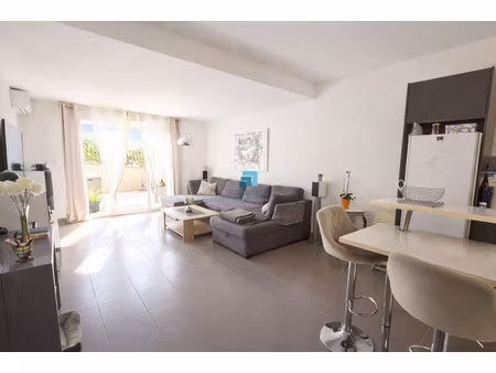 t2 de 60m²  en rez de jardin avec une terrasse de 22m²