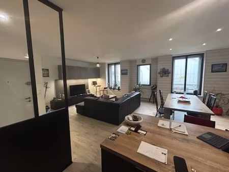 rare appartement vannes intramuros - t4 rénove 95 -m²- traversant au cœur de vannes-tres l