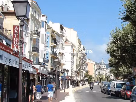 cannes  proche palais : droit au bail local toute activité avec terrasse