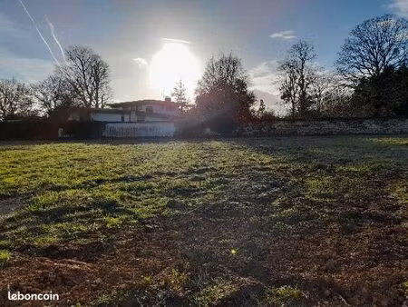 terrain 600 m² cognac