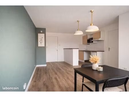 t2 meublé refait à neuf – balcon + parking – résidence récente