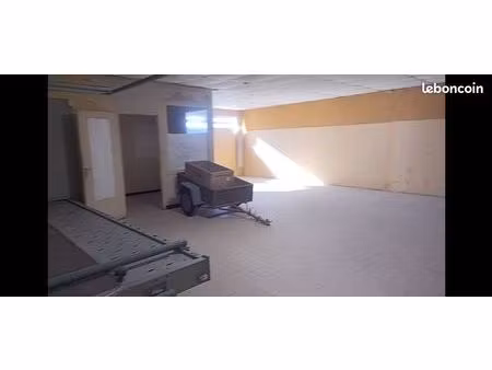 loue local / box 75m2