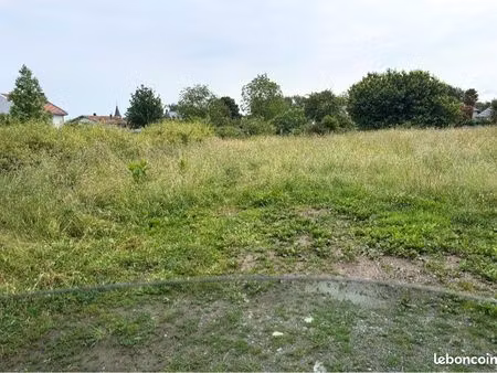 terrain constructible viabilisé 900m2 horgues (65)