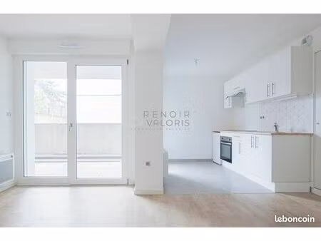 studio 1 pièce 32 m²