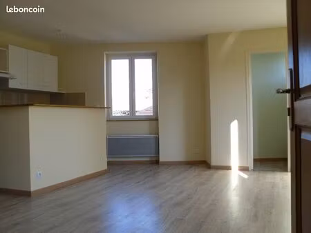 t2 au 1er étage avec balcon