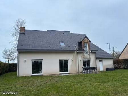 pavillon à lion sur mer (14780)