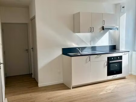 t2 rénové – plein centre – terrasse