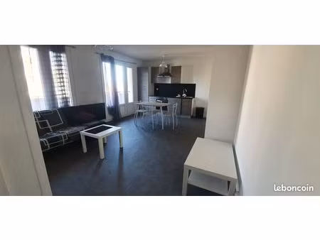 appartement 3 pièces - 1er étage - 49m² - meublé balcon + cave + parking