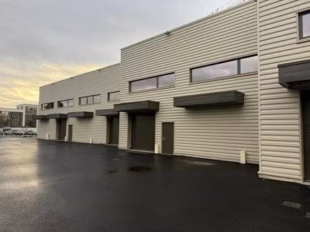 local d'activités à vendre