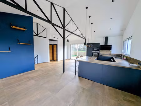 sublime maison t5 de 111 m² à l'aiguillon sur vie