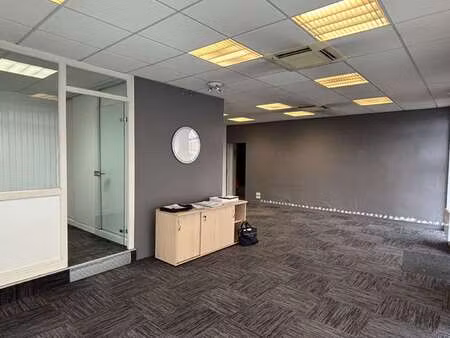 location bureaux et commerces aux sables-d'olonne (85100) : à louer / 138m² les sables-d'o